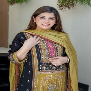 Conjunto de Kurti, Pantalón y Dupatta de Algodón Muselina Pesada VASTRA COTTAGE para Mujer, Estampado Digital, Manga Larga, Ropa Étnica de Diseñador - Product Image 6