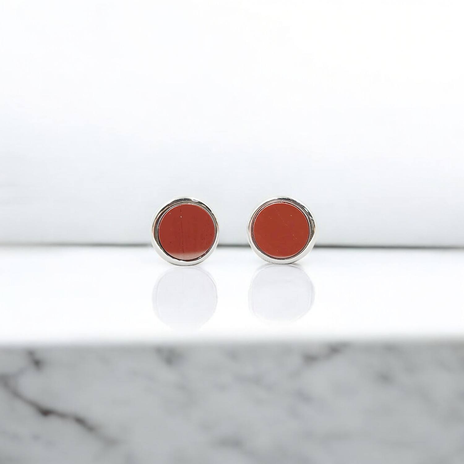 หินประดับสีแดง