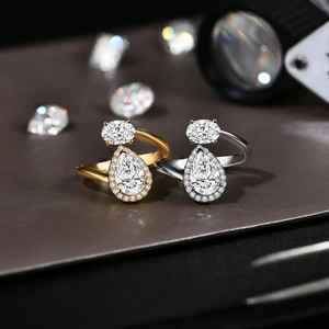 Anillo de Compromiso o Aniversario SPARKVISTA de Aleación con Zirconia Cúbica de Corte Ovalado en Forma de Pera, Estilo Clásico con Detalles de Halo - Product Image 1