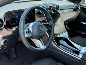 รถยนต์เมอร์เซเดส-เบนซ์ ซี-คลาส ซี 300 4MATIC ปี 2025 สภาพดี ใช้งานน้อย - Product Image 3