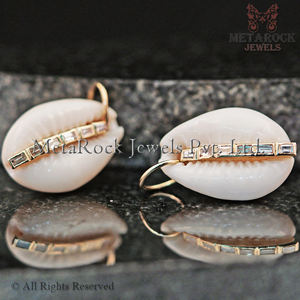 Baguette-colgante de conchas de oro amarillo de 14k, colgante de conchas de cauri, joyería, venta al por mayor - Product Image 2