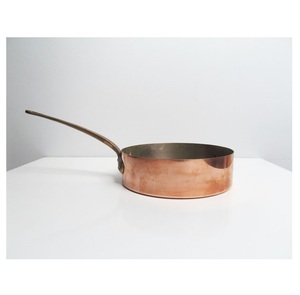 Casserole polyvalente en cuivre compatible avec les cuisinières à gaz, céramique et électriques, adaptée aux maisons traditionnelles et modernes - Product Image 1