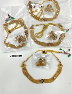 Collier de mariée indien à motif d'éléphant à double couche exquis serti de boucles d'oreilles en pierre de perle pour les mariages - Product Image 4