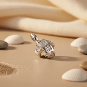 Pendentif en argent 925 avec zircone cubique pour femmes, à porter au quotidien, avec un motif unique - Product Image 1