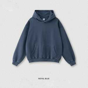 Sweat à capuche léger pour superposer un tissu en coton doux respirant et parfait pour un style de vie actif et un usage quotidien - Product Image 4