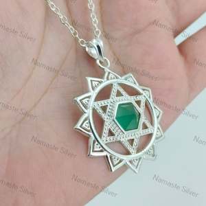 Collar de Plata de Ley 925 Hecho a Mano con Bisel de Corazón, Chakra Anahata, Gema de Aventurina Natural, para Meditación - Product Image 2