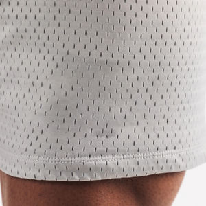 Pantalones cortos de gimnasio para hombre personalizados al por mayor 100% poliéster malla transpirable de alta calidad pantalones cortos de entrenamiento físico para trabajo antiarrugas - Product Image 5