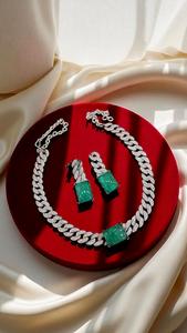 Chunky Curb Chain Collier Ensemble avec Emerald Green Baguette AD Stones pour les femmes Bijoux d'imitation de mariée - Product Image 2