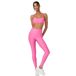 Ensemble de yoga en Spandex extensible de couleur rose pour femmes les plus exigeantes avec soutien-gorge de sport à 2 bandes et leggings taille moyenne - Product Image 1