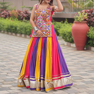 Lehenga choli สไตล์ navratri ที่ทันสมัยสำหรับผู้ใหญ่งานเกมหนักเย็บยาวถึงพื้นและงานกระจกจริง - Product Image 1