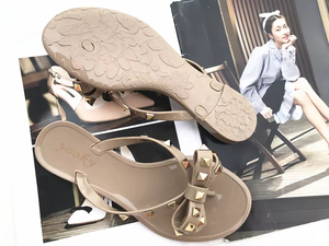 Großhandel <span class=keywords><strong>2026</strong></span> Modische PVC-Flip-Flops für Damen mit Nieten-Dekor, Übergrößen, Rutschfeste Winter-Strandsandalen - Product Image 4