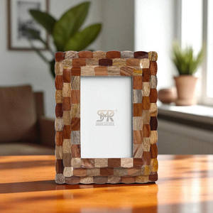 Cadre photo élégant en os incrusté fait à la main avec logo et taille personnalisables pour la décoration de maison de luxe ou collection de cadeaux uniques - Product Image 1