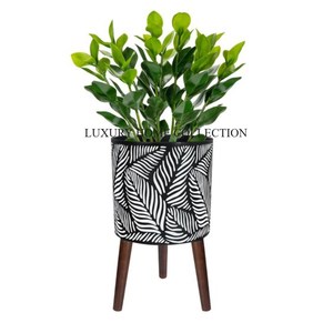 Jardinière en métal magnifiquement texturé avec un design moderne élégant pour des arrangements élégants d'affichage de plantes d'intérieur et d'extérieur - Product Image 2