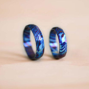 Anillo de Acero de Damasco para Hombre, Forma Elegante, Superficie con Capas de Color Dinámico, Hecho a Mano, Personalizable, Diseño Moderno, Regalo de Aniversario - Product Image 4