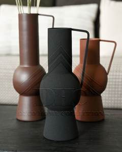 Vase à fleurs en métal de forme moderne et antique, design durable et de qualité supérieure pour des compositions florales élégantes - Product Image 4