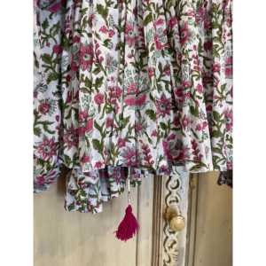 Blusa Gypsy - Estampado Floral Rosa, Cuello con Lazo de Gasa, con Encaje y Mangas con Volantes, Talla Única Casual para Primavera - Product Image 4