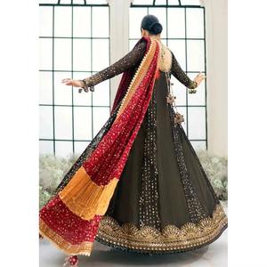 Robe brodée de haute qualité, différentes couleurs, vêtements ethniques musulmans traditionnels, vêtements de fête pour femmes, en vente - Product Image 2