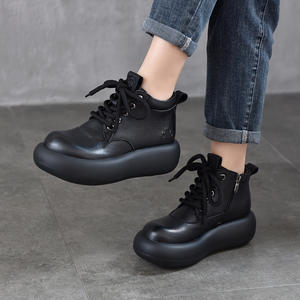 Botas Chukka de gamuza para mujer, con cordones, estilo casual, botines de montar con correa en el tobillo. - Product Image 1