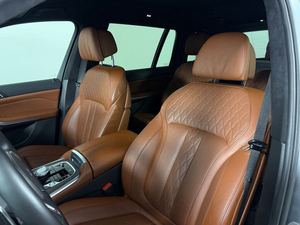 SUV de luxe 2023 B - X7 M60i AWD, en excellent état et à prix abordable - Product Image 3