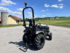Envío Gratis, Tractor Compacto SOLIS 26 HST de 26 HP, 4x4, Motor Diésel de 3 Cilindros, Transmisión Hidrostática, Capacidad de Elevación de 775 kg, para Uso Agrícola y en Huertos - Product Image 6