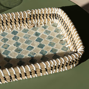 Plateau de service en jonc de mer rectangulaire complexe vadrouille plateau en jonc de mer avec base en nacre pour table basse, décor à la maison du Vietnam - Product Image 2