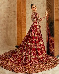ดีไซเนอร์ Maroon-anarkali, Trail lehenga & dupatta พร้อม dabka หนักประดับประดา, ไข่มุก, งานปักหิน = 2025 - Product Image 1