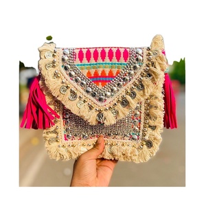 Banjara-Bolso de mano para mujer, con parche, a la moda, con cadena - Product Image 1