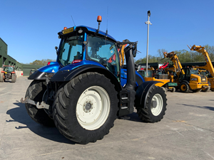 Tractor Agrícola Valtra Usado 2020 Azul 4x4 con Alto Nivel de Seguridad - Product Image 3