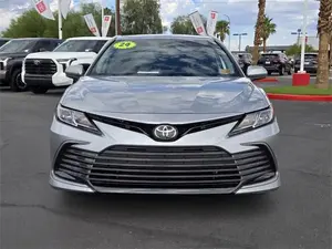 Camry LE Sedán 2024 con Asientos de Cuero, Luces LED, Techo Solar Panorámico y Transmisión Automática - Product Image 4
