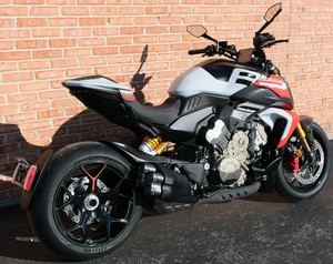 NUEVAS Motocicletas <span class=keywords><strong>Ducati</strong></span> <span class=keywords><strong>Diavel</strong></span> <span class=keywords><strong>V4</strong></span> RS 2026 - Product Image 4