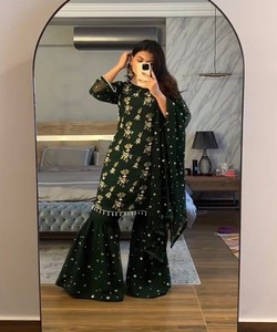 Ensemble Dupatta Top Pant en soie moderne au meilleur prix: Ensembles dupatta haut en soie modernes disponibles au meilleur rapport qualité-prix - Product Image 4