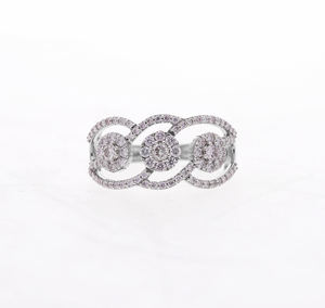 Bague pour femme en or 14 carats avec grappes de diamants naturels ronds en trio dans un design de tourbillon ajouré. - Product Image 4