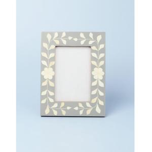 Marco de Fotos Artesanal con Incrustaciones de Hueso, Madera Natural de Acacia y Mango - Product Image 2