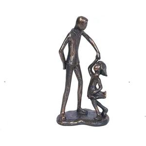 Escultura de metal de madre e hija que simboliza hermosamente un lazo de amor irrompible y conexión emocional. - Product Image 4