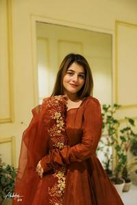 Robe longue Anarkali Lehenga Choli en acrylique de qualité supérieure pour femmes, tenue de mariage traditionnelle, séchage rapide, évacuation de l'humidité, protection solaire - Product Image 4