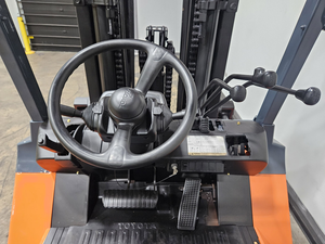 Chariot élévateur à palettes d'occasion 7FGU45, moteur diesel, capacité 2 tonnes, longueur fourche 1220 mm, largeur fourche 125 mm, terrain accidenté, garantie 2 ans - Product Image 3