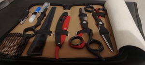 Kit de ciseaux à cheveux de barbier avec rasoir |   Ensemble d'outils professionnels de toilettage de salon par MAQNSCO - Product Image 4