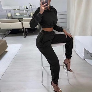 Ensemble de survêtements 2 pièces pour femmes Sweat à capuche court et pantalon de survêtement Vente en gros de vêtements de sport, de fitness et de rue personnalisables - Product Image 5