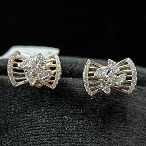 Boucles d'oreilles élégantes en forme de grappe de diamants naturels 14K or massif bijoux de luxe conception solitaire coupe brillante à la mode troisième partie - Product Image 1