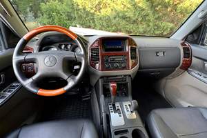 มิตซูบิชิ มอนเทโร ลิมิเต็ด 4x4 ปี 2004 มือสอง พวงมาลัยซ้าย/ขวา - Product Image 3