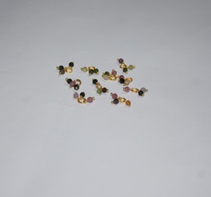 Perles enveloppées d'un seul fil de Tourmaline naturelle. Gemstone Dangle1 + 3 perles de fil unique Pièces de chapelet pour la fabrication de bijoux - Product Image 3