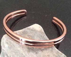 Bracelet en cuivre pur 100% martelé à la main pour femmes hommes 6 aimants puissants pour les techniques d'artisanat d'élimination des énergies négatives - Product Image 5