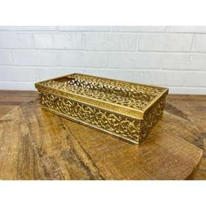 Soporte de pañuelos de latón adornado con un acabado antiguo de primera calidad y perfecto para aquellos que buscan agregar un toque vintage decorativo - Product Image 4