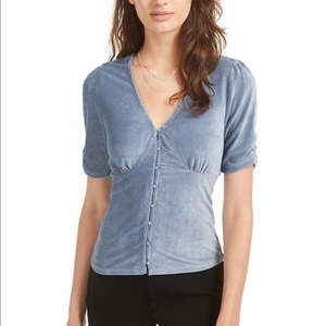 Top casual da ragazzo American Rag, blu scuro, taglia extra small, in velluto a costine con maniche arricciate e chiusura con cerniera - Product Image 1