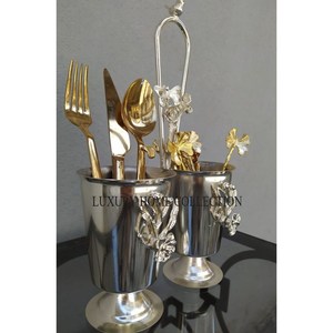 Porte-couverts en métal artisanal de qualité supérieure avec un design industriel antique et plusieurs compartiments pour les ustensiles et les serviettes - Product Image 1