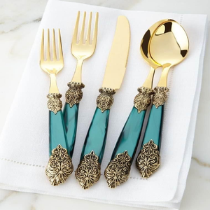 Couverts ornées de poignée d'or comportant le défilement complexe et gravé sur la poignée d'or. Disponible aux prix de gros. - Product Image 5