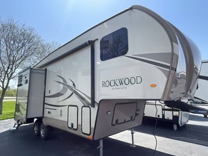 BEST GOOD NEATLY New Used 2018 F-o-r-e-s-t R-i-v-e-r Rockwood U-l-t-r-a L-i-t-e 2620WS - Product Image 2