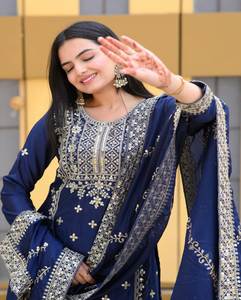 Diseñador de lanzamiento de Heavy Chinon Silk Festive Wear, fabricante de colecciones de trajes, parte superior inferior paquistaní y Dupatta para ropa de fiesta - Product Image 5