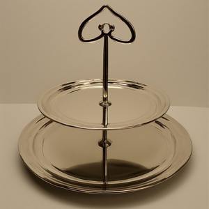 Support de gâteau en métal fini laiton antique fabriqué à la main avec bord ornemental parfaitement conçu pour les banquets et les célébrations haut de gamme - Product Image 6