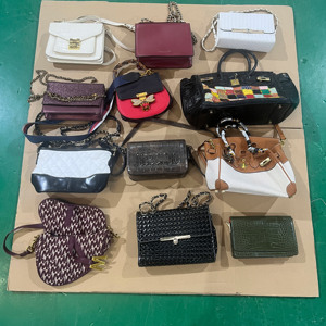 Borse da <span class=keywords><strong>Donna</strong></span> Usate di Lusso Internazionale in Pelle e PU di Seconda Mano Originali Misure Miste per <span class=keywords><strong>Abbigliamento</strong></span> Adulti - Product Image 1